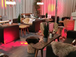 Holzbank ohne Lehne 4